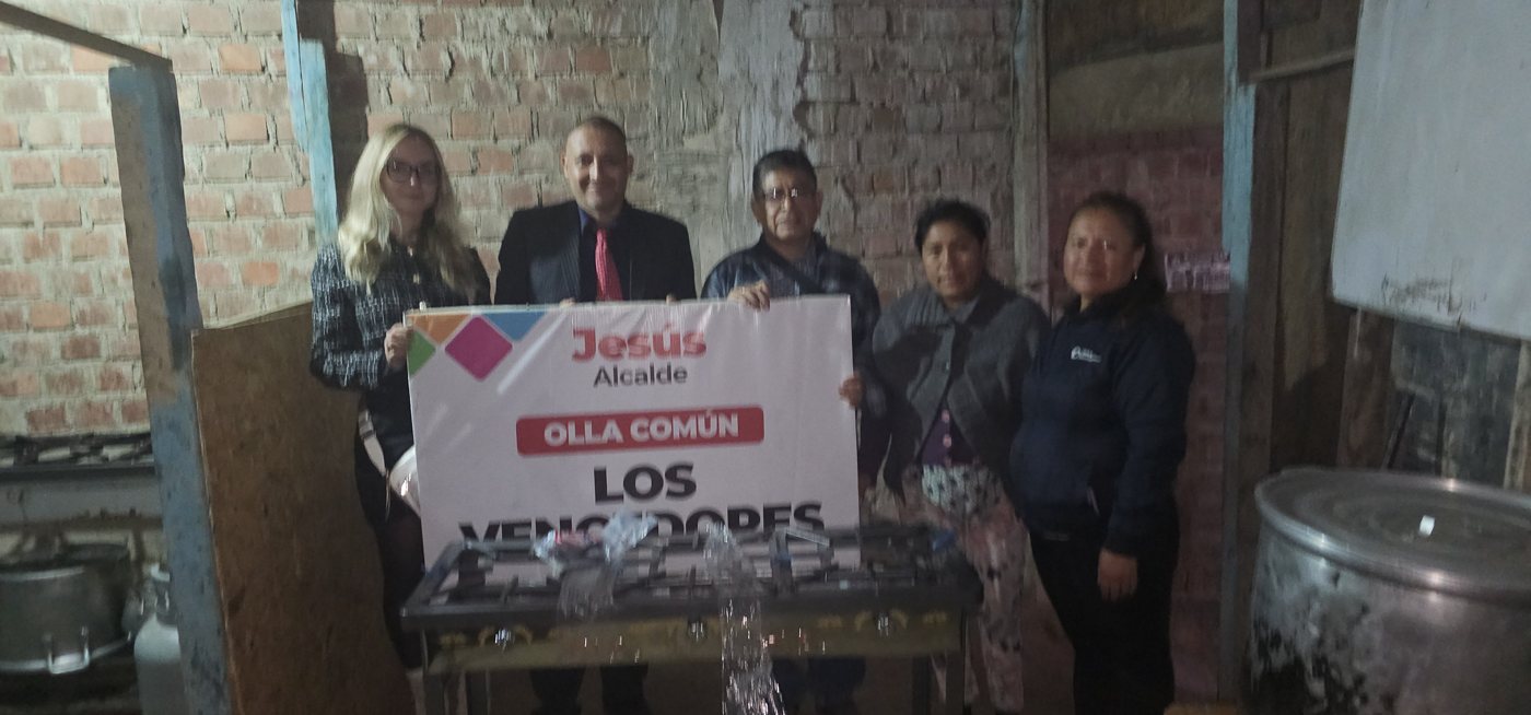 With the olla común team