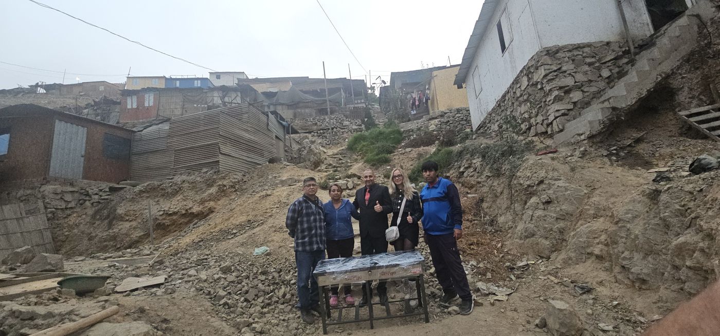 Donation of stoves in Jicamarca